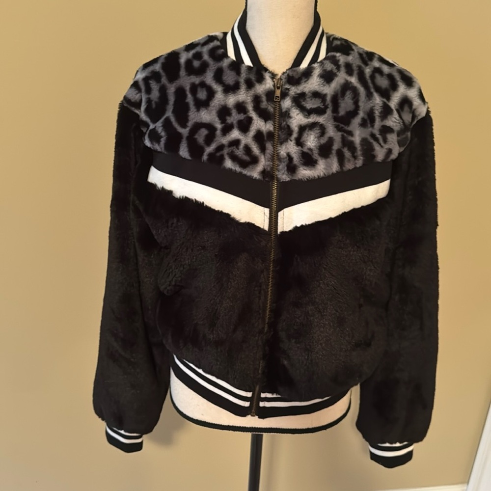 Black Bomber jacket in black and leopard print faux fur. Size small.